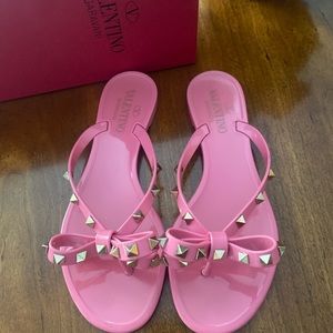 Valentino Garavani 37
Rockstud Bow Jelly Sandals